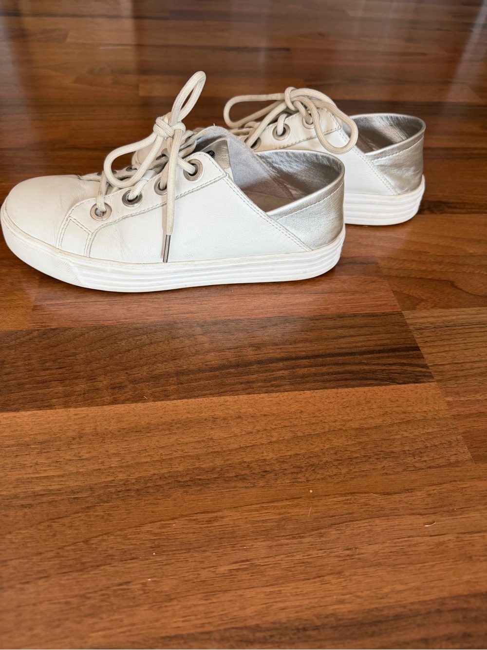 Earth Genuine Leather White and Silver Sneakers Women Size 8